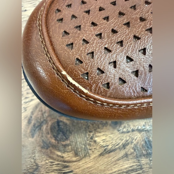 LIFE STRIDE Women's Tan Perforated Loafers - Picture 6 of 10